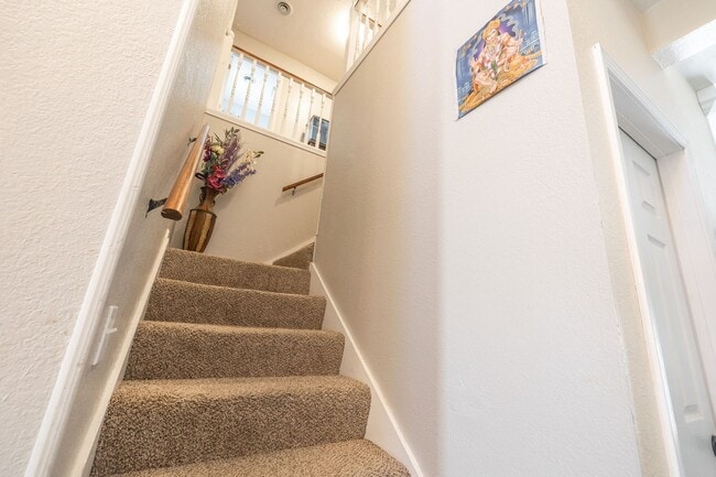 Building Photo - 4Bd/3.5Ba Home Available