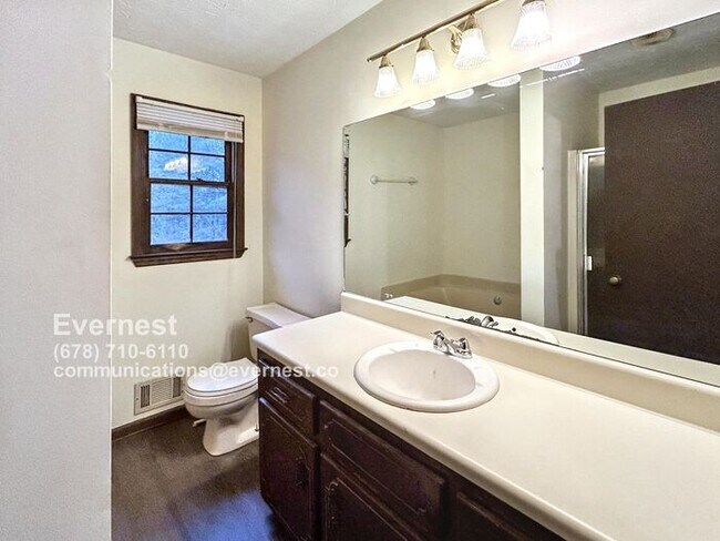 Building Photo - Charming 3-Bedroom Home with Deck and Gara...