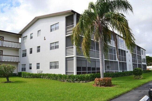 Building Photo - 467 Mansfield L