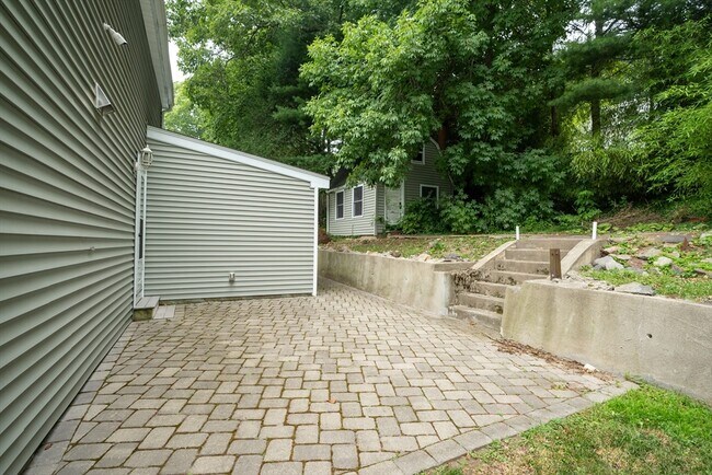 Building Photo - 592 Poplar St
