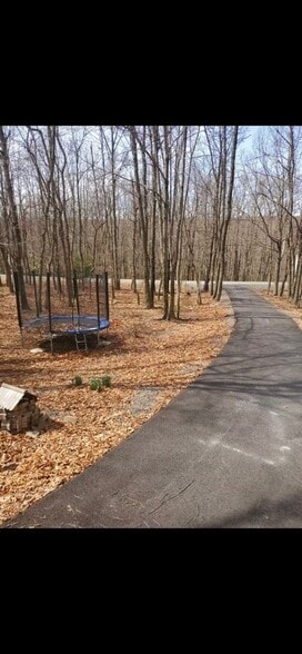 Building Photo - 102 Winding Way