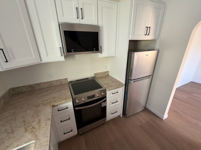 Building Photo - 3608 Wilshire Terrace