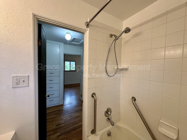 Building Photo - 1330 Otis St