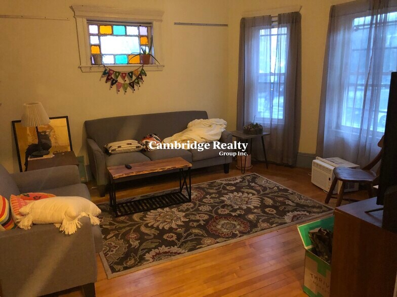 Building Photo - 218 Harvard St