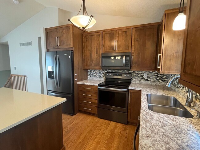 Building Photo - Beautifully Updated 4-Bed Home in Prime NW...