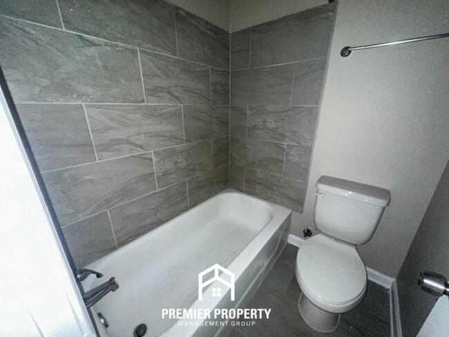 Building Photo - 6235 Shade Tree Dr