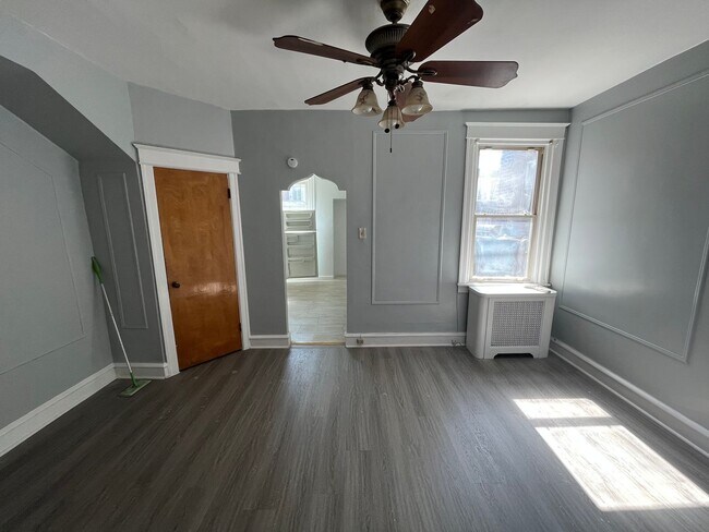 Building Photo - 7237 Glenloch St