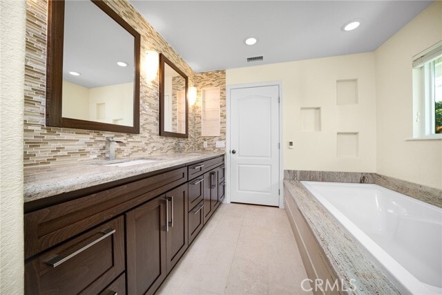 Building Photo - 5500 Vía Dianza