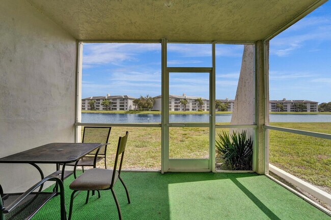 Building Photo - 9440 Poinciana Pl