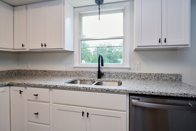 Building Photo - 3017 Fairchild Ln