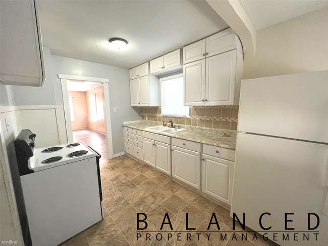 Building Photo - 2 br, 1 bath House - 1007 SW Watson Ave
