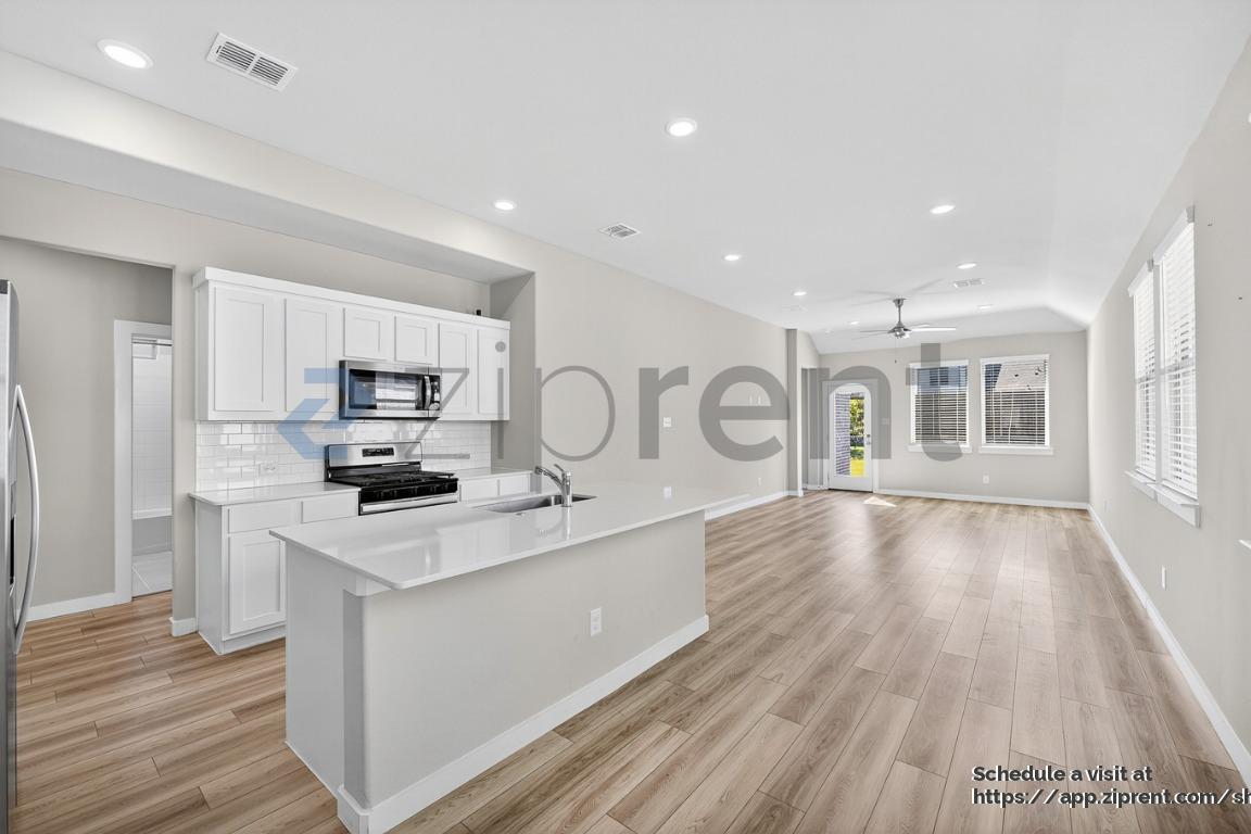 Building Photo - 413 Honeyhill Dr