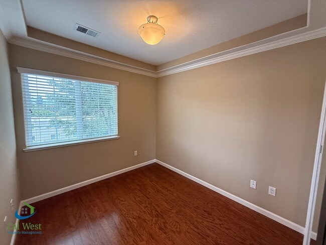 Building Photo - $3195 - Tri-level Town modern townhome in ...