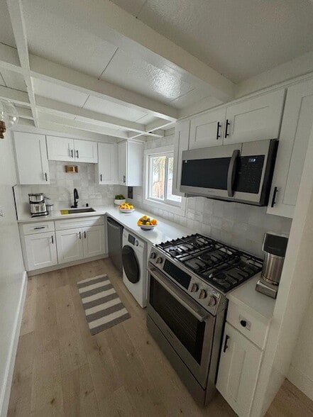 Building Photo - 320 7th St