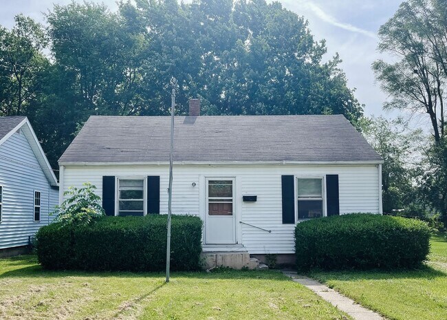 Building Photo - 810 S Luick Ave