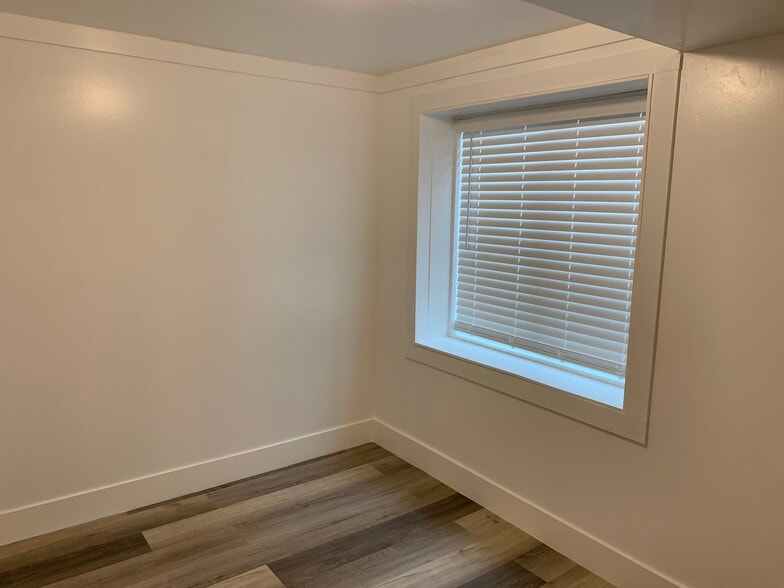 Building Photo - 555 E 300 N