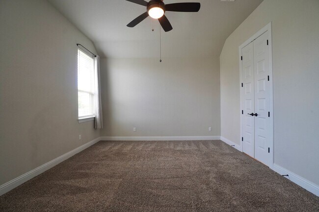 Building Photo - 6650 Verona Pl