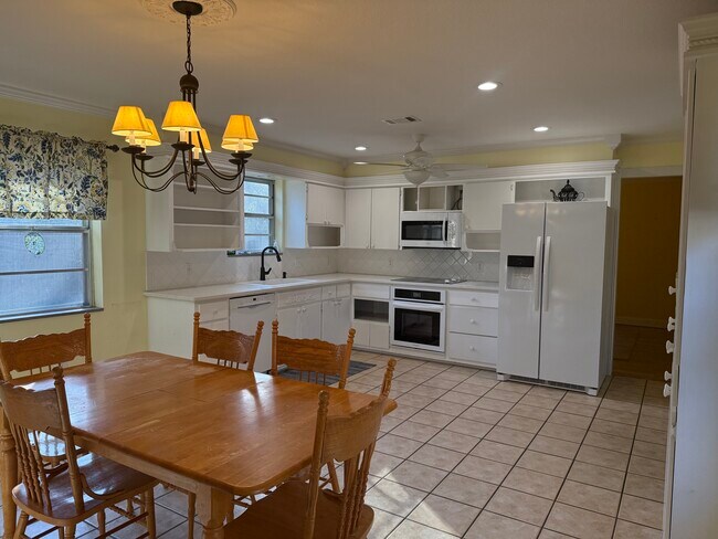 Building Photo - 1115 Salem Rd