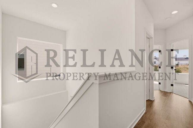 Building Photo - 5247 N Pinecrest Ct