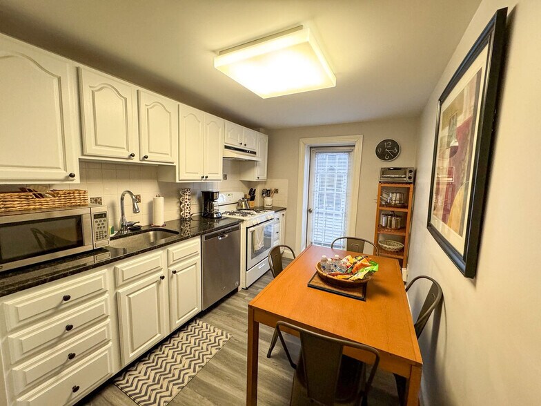 Building Photo - 6 Harvard Square