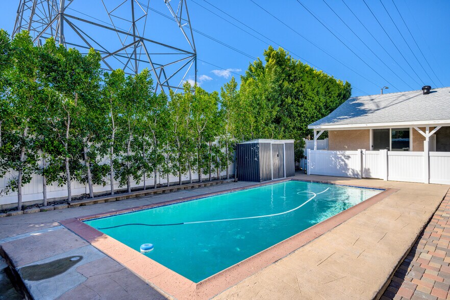 Building Photo - 14302 Van Nuys Blvd