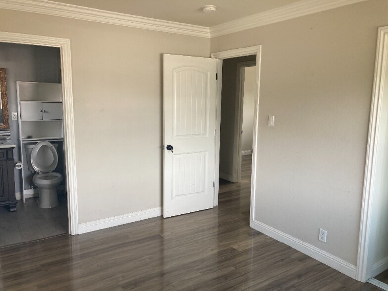 Building Photo - 1822 Eisenhower Dr