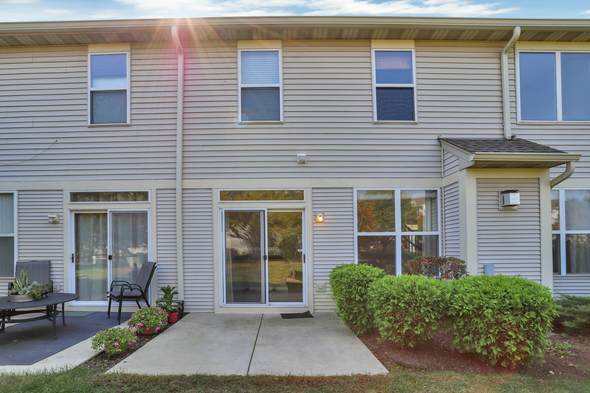 Building Photo - 2165 Sunrise Cir