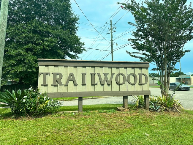 Building Photo - 9730 Trailwood Dr S