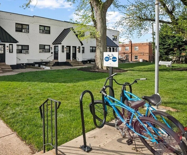 Building Photo - 7901 Roosevelt Blvd