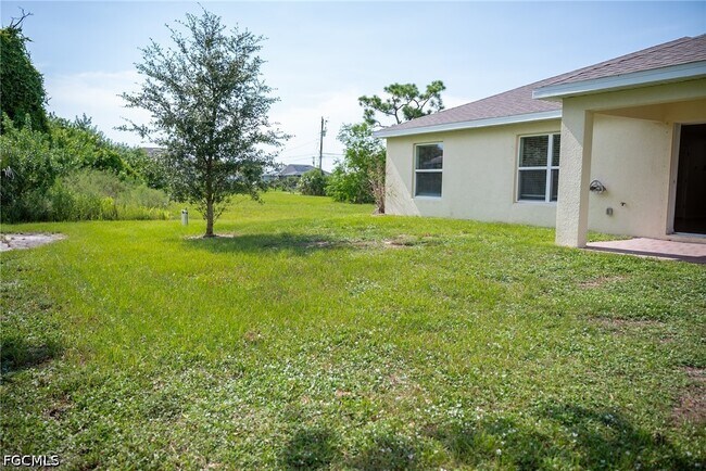 Building Photo - 1108 NE 36th Ln