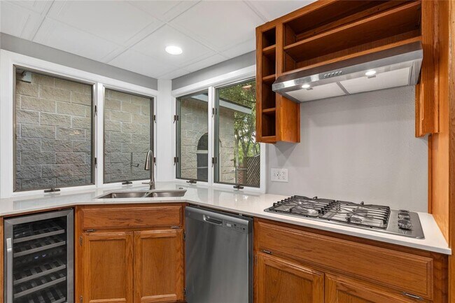 Building Photo - 2101 Mimosa Dr