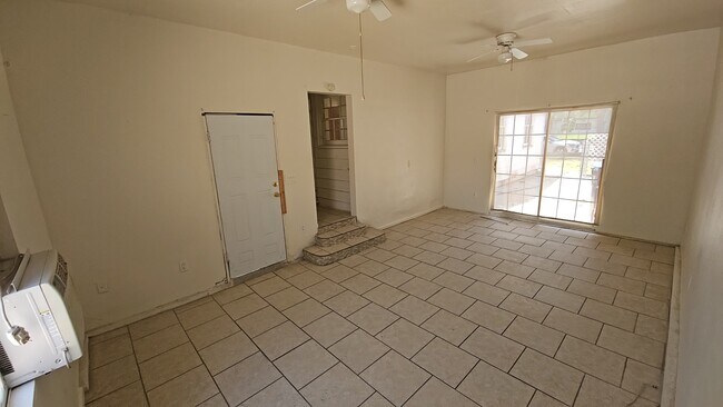 Building Photo - 44928 Kingtree Ave