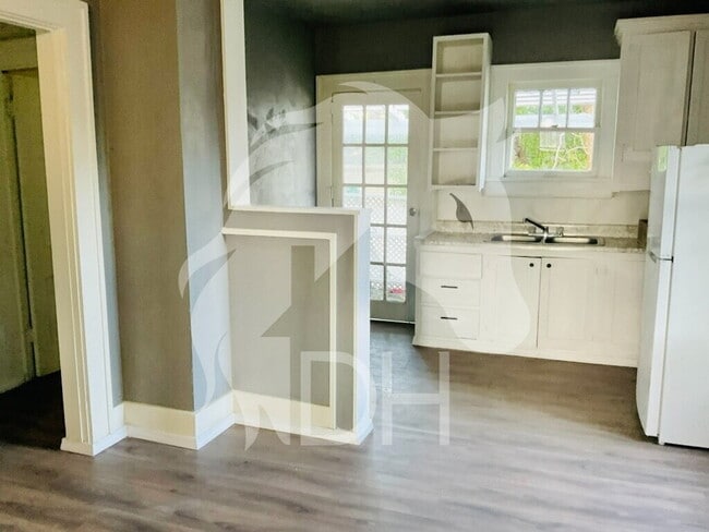 Building Photo - 211 S 7th St