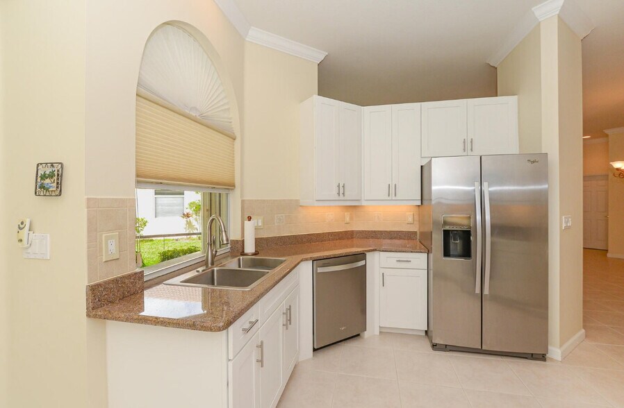 Kitchen view from near sliders - 798 SW Munjack Cir