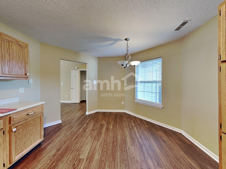 Building Photo - 19470 Rocky Beach Dr