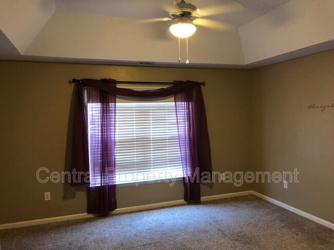 Building Photo - 547 Clairidge Dr