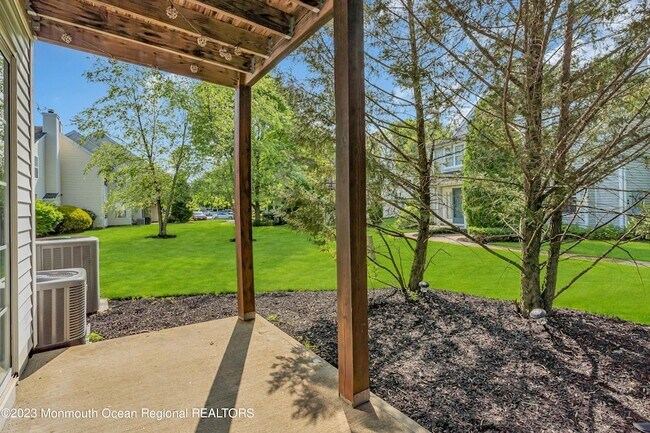 Building Photo - 131 Wellington Ct