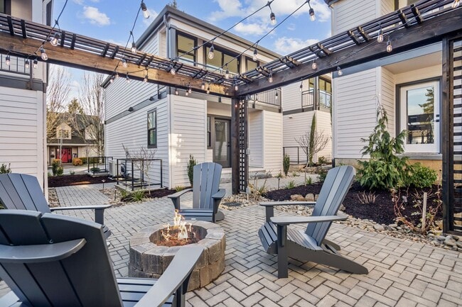 Building Photo - Modern Living in the Heart of Lake Oswego!! Stunning New 3BR 2.5BA