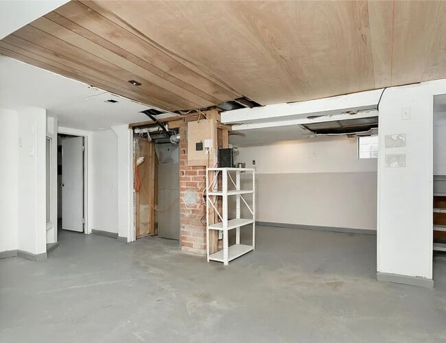 Building Photo - Updated 4 bedroom in Roseville