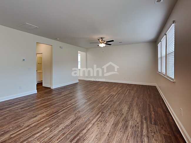 Building Photo - 3250 Oakfields Rd