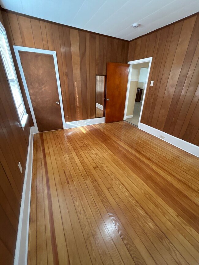 Building Photo - 72-74 Maple St