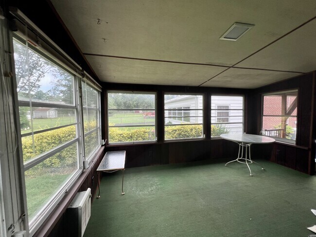 Building Photo - 205 Dumont Rd