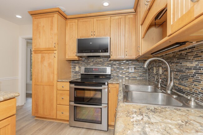 Building Photo - 2644 Waterstone Dr