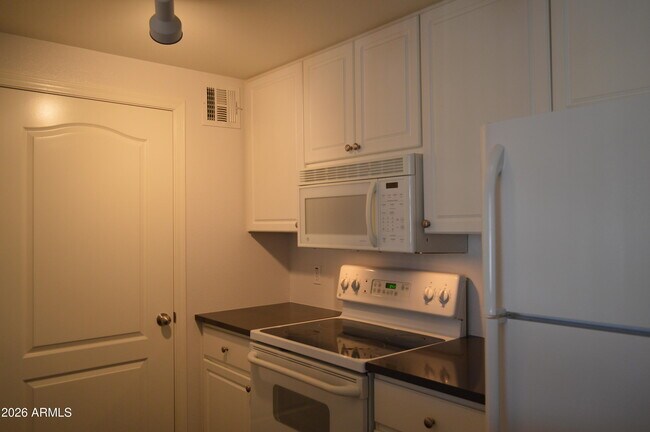 Building Photo - 1701 E Colter St