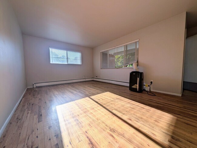 Building Photo - Executive 2 bedroom in the heart of sugarh...
