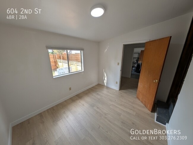 Building Photo - 604 2nd St