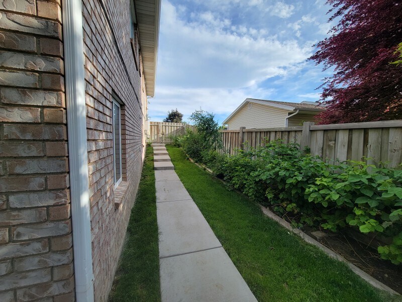 Building Photo - 777 E 1100 N