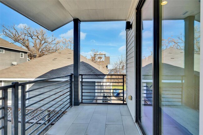 Building Photo - 2105 Pennsylvania Ave