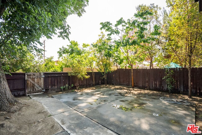 Building Photo - 10718 Elliott Ave