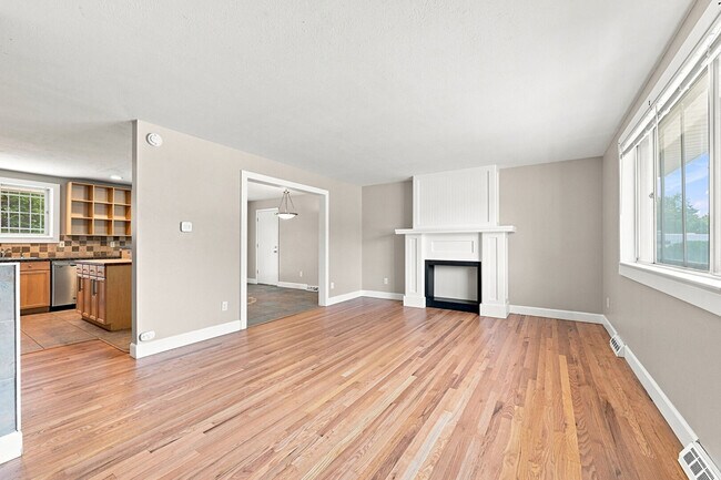 Building Photo - 3050 S Hobart Way